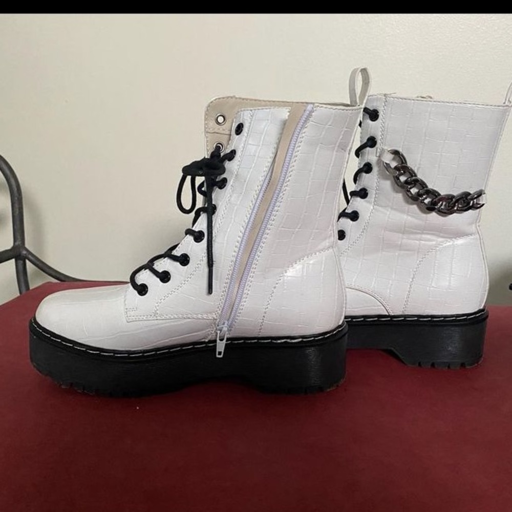 White boots with chain! Only worn once!